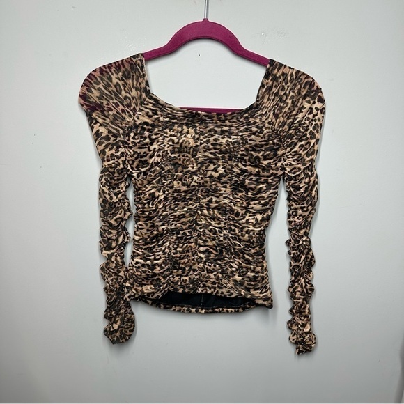 Good American Mesh Ruched Top Long Sleeve Leopard Print - Picture 4 of 5